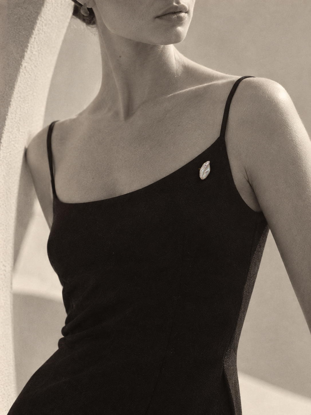 Single Baroque Pearl Brooch | FORME